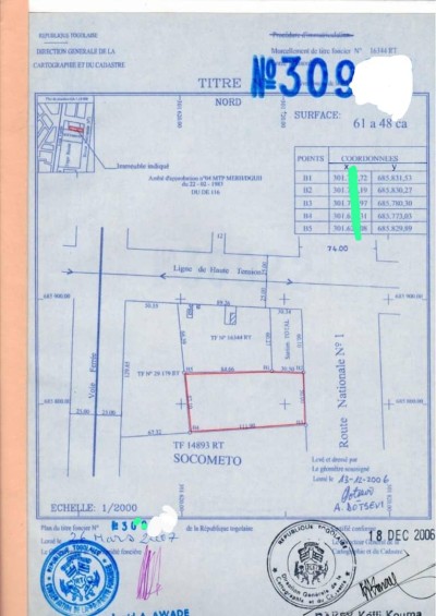 10 lots collés avec titre foncier au bord du goudron