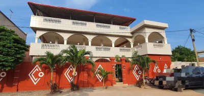 belle villa duplex 8 chambres meublées sur 1 lot + titre foncier