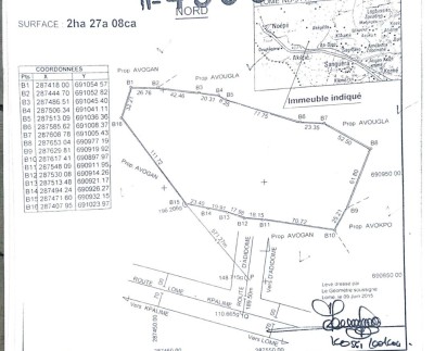 32 lots collés  avec titre foncier à 400m du goudron