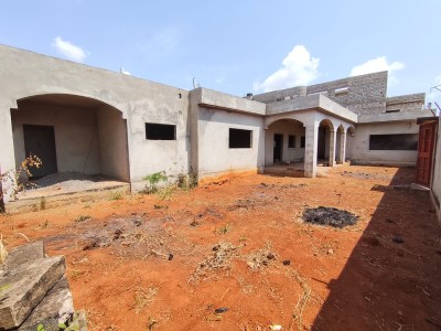 villa 3 chambres inachévée sur 1 lot avec titre foncier