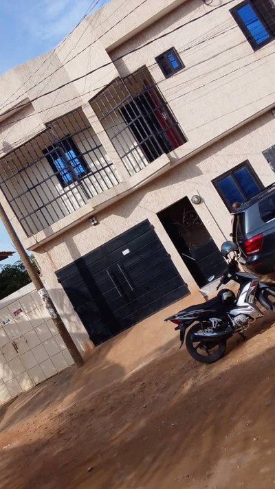 villa duplex de 6 appartements sur démi lot avec titre foncier