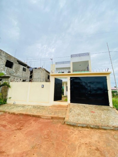 villa duplex 5 chambres sur démi lot avec titre foncier