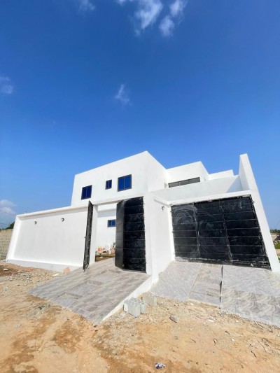 belle villa duplex 5 chambres sur démi lot avec titre en cours