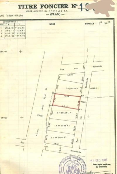 1 lot 1/4 avec titre foncier au bord du goudron