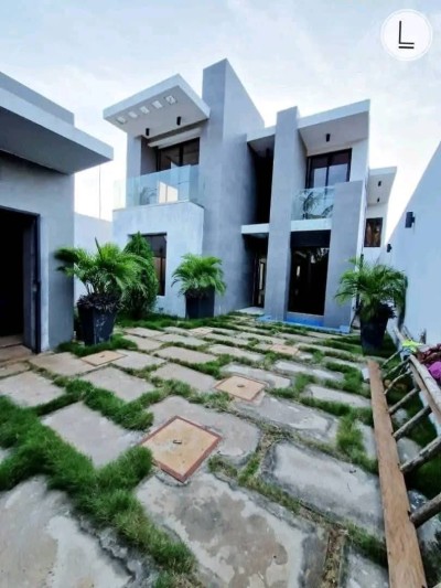 villa duplex 4 chambres sur démi lot avec 3 tampons