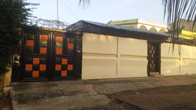 villa 3 chambres sur démi lot carré avec titre foncier