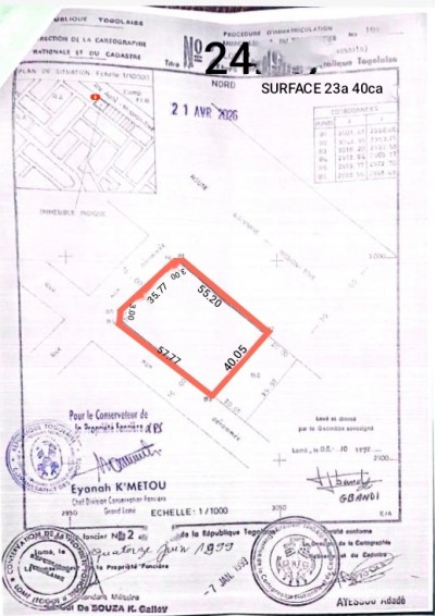 4 lots collés cloturés avec titre foncier au bord du goudron