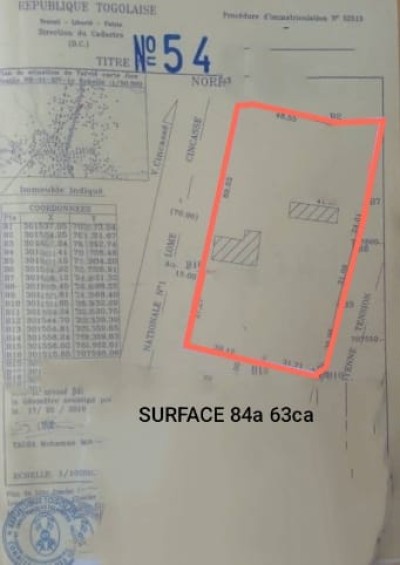 14 lots collés cloturés avec titre foncier au bord du goudron rn1