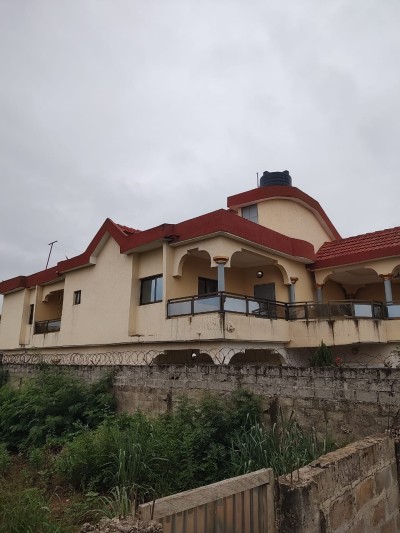 villa duplex 6 chambres sur démi lot avec titre foncier