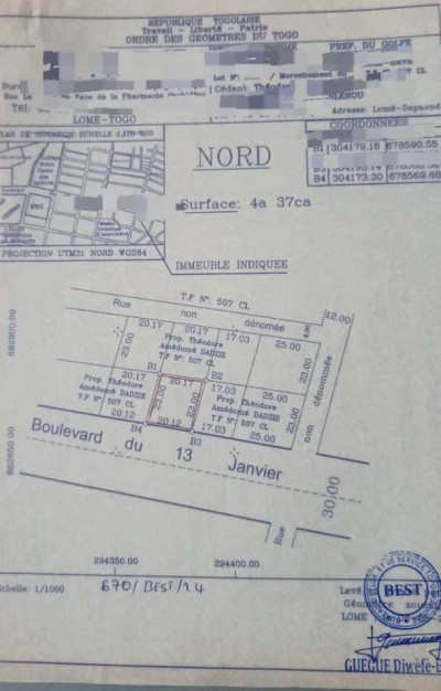 3/4 de lot cloturé avec titre foncier au bord du goudron