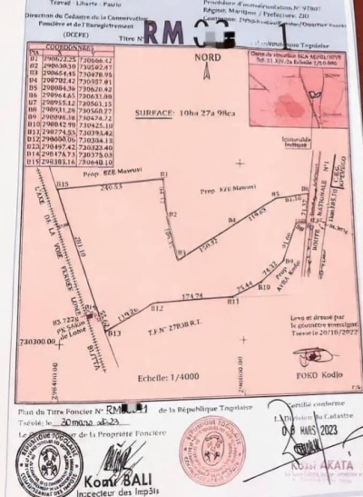 10 hectares collés avec titre foncier au bord du goudron