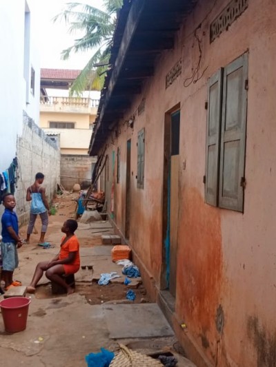 démi lot cloturé avec 1 tampon à 100m du goudron bati