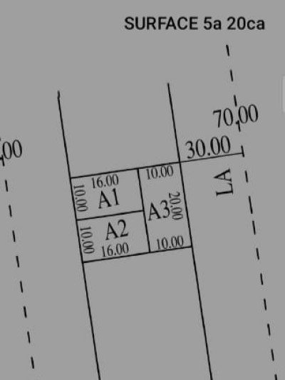 1 lot avec plan lévé au bordb du goudron rn1