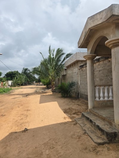 villa 2 chambres sur démi lot avec titre en cours de finition