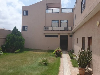 belle villa duplex 4 chambres sur 1 lot avec titre foncier