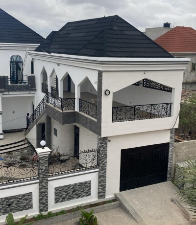 villa duplex 8 chambres  avec titre foncier