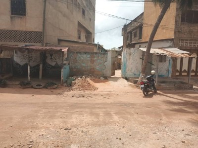 1/4 de lot cloturé avec plan simple +mandat bati
