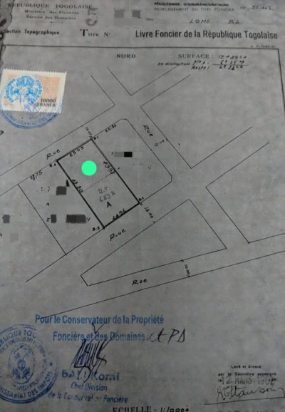 1 lot carré avec titre foncier à 25m du goudron