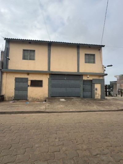 villa 3 chambres sur démi lot au bord des pavés