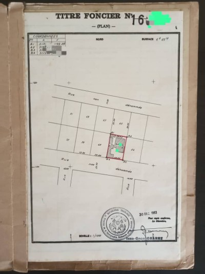 1 lot cloturé avec titre foncier + constructions à raser
