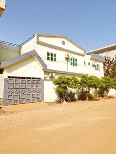 belle villa duplex 7 chambres sur 3/4 de lot avec titre