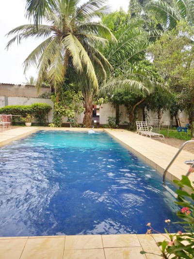 belle villa meublée 6 chambres sur 2.5 lots avec titre