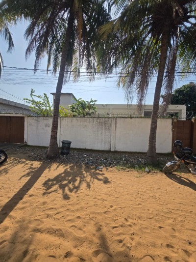 villa 4 chambres sur démi lot avec titre en cours