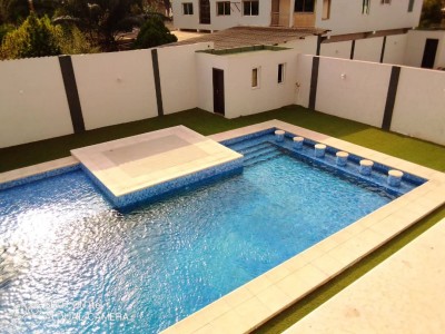 Splendide villa neuve de 5 chambres avec piscine