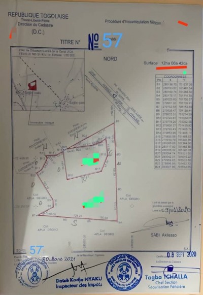 12 hectares collés avec titre foncier à 800m du goudron