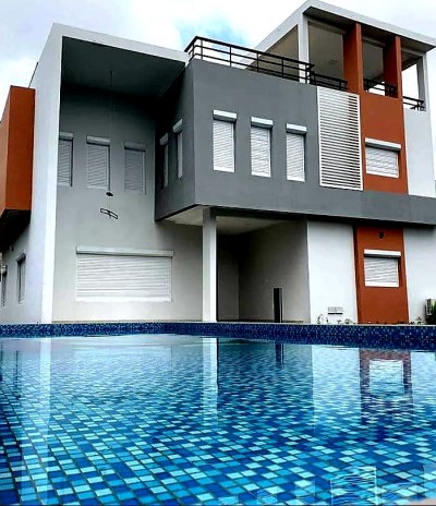 Splendide villa moderne de 5 chambres avec piscine