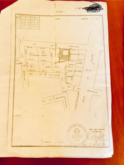 1 lot cloturé avec titre foncier à 20m du goudron