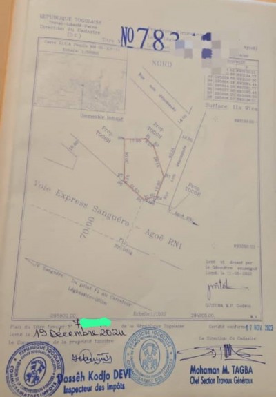 2 lots collés cloturés avec titre foncier au bord du goudron
