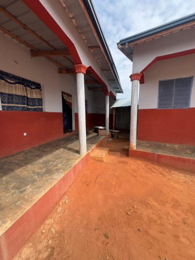 maison 3 chambres sur démi lot avec plan simple + mandat