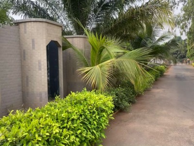 villa 4 chambres sur 2 lots avec titre foncier à la caisse