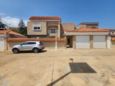 belle villa 5 chambres sur 1 lot avec titre foncier dans la cité