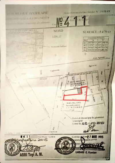 1 lot cloturé avec titre foncier à 50m du goudron