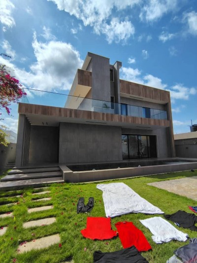 magnifique villa 7 chambres sur 1 lot avec titre foncier