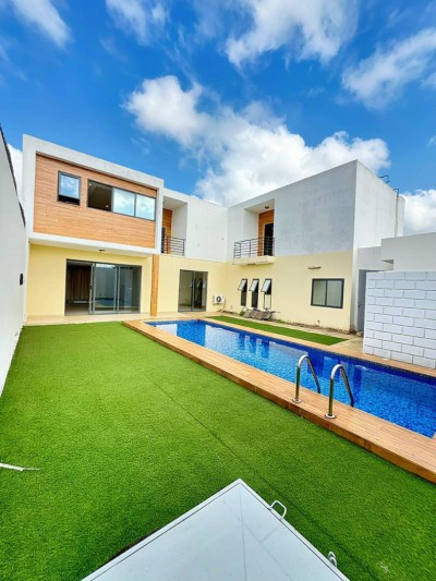 belle villa 5 chambres avec piscine en location non meublée