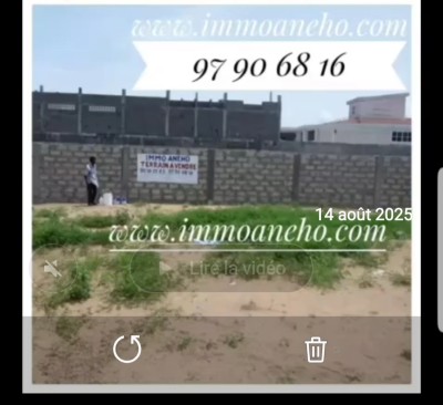 1 lot cloturé avec titre foncier à 900m du goudron