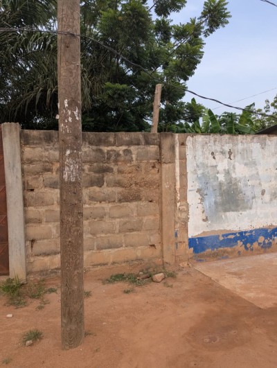 8 lots collés avec titre foncier au bord du goudron