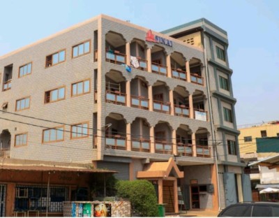 grand immeuble commercial de 24 appartements + titre