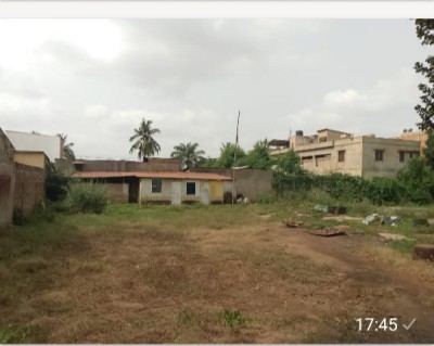 1 lot cloturé avec titre foncier à 150m du goudron