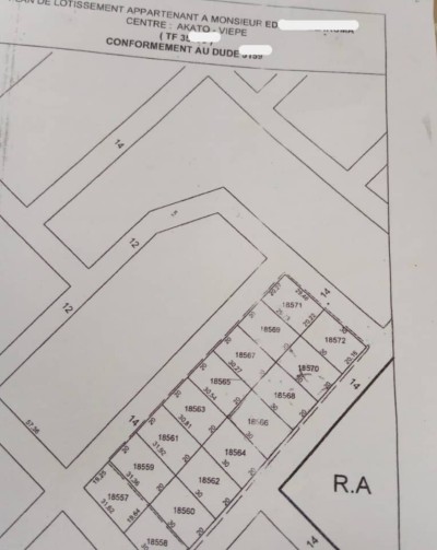 4 lots collés avec titre foncier global à 150m du goudron