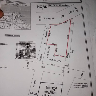 5 lots collés cloturés avec titre en cours au bord du lac togo