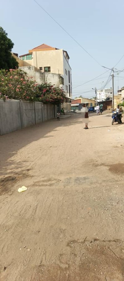 1 lot cloturé  avec titre foncier à 60m du goudron