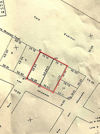 2 lots collés avec titre foncier au bord du goudron