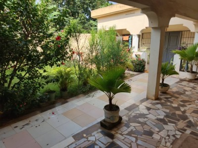 villa 3 chambres sur démi lot avec 3 tampons