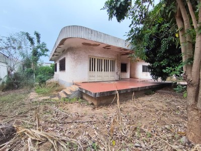 villa à rénover ou à démolir avec titre foncier à la caisse